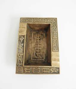 Cenicero de latón en relieve con motivo tradicional adecuado para decoración étnica del hogar y amantes de los regalos artesanales - Product Image 1