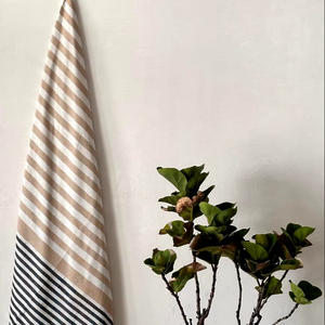 Couverture de plage rayée en coton doux écologique lavable en machine avec une grande absorption pour la détente en bord de mer - Product Image 1