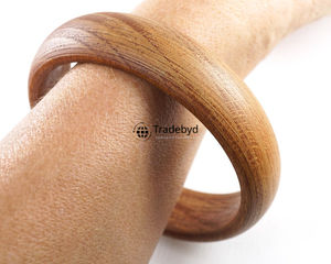 Ensemble de bracelets en bois pour femmes Accessoires de mode uniques faits à la main par Tradebyd - Product Image 1