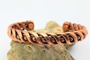 Bracelets en cuivre au design martelé unisexe Bracelets de mode artificiels captivants pour cadeau d'anniversaire et d'anniversaire - Product Image 6