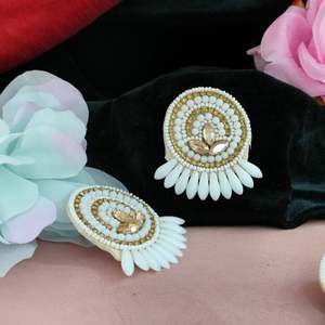 ต่างหูทำมือสุดชิคแบบมินิมอลพร้อมสัมผัสของงานฝีมือที่สวยงามไร้กาลเวลาไข่มุกทำมือคุณภาพดี - Product Image 4