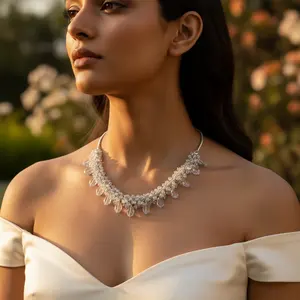 Collier en cristal argenté perlé, perles, diamants, bijoux de mariage tendance pour femmes, style religieux chrétien, motif de boule pour cadeaux - Product Image 1