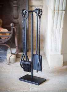 Outil forgé à la main Sheppard Crook Fire avec support pour ensembles intérieurs et extérieurs Pinces à poker Pelle Brosse Cheminée Ensemble et accessoires - Product Image 3