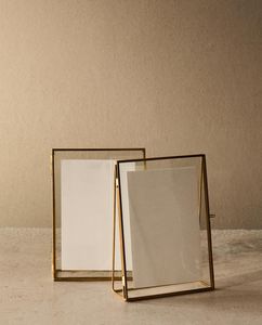 Durable metal <b>photo</b> <b>frame</b> suitable for daily use in busy homes while maintaining classy decorative appeal always - Product Image 6