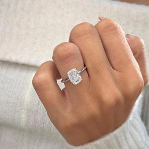 Anillo de Compromiso con Diamante Cultivado en Laboratorio de Corte Cojín Alargado de 2.10 Quilates, F VVS1 VVS2, Halo Oculto, Solitario, Oro Blanco de 18K, Banda Delgada - Product Image 1