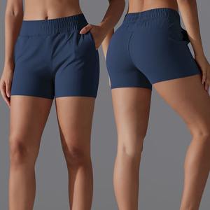 Pantalones cortos de yoga informales deportivos con logotipo personalizado para mujer, pantalones cortos con bolsillo para correr, gimnasio, pantalones cortos de secado rápido de poliéster elástico para mujer - Product Image 1