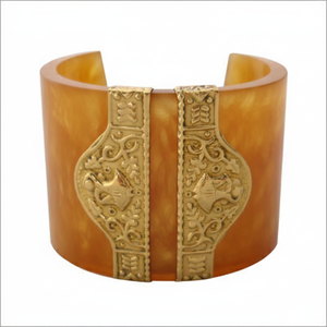 Brazalete de Resina de Color Personalizado con Adorno de Latón, Joyería Más Vendida |   Brazalete Ancho de Resina con Diseño Exclusivo |   Joyería al por Mayor OEM - Product Image 1