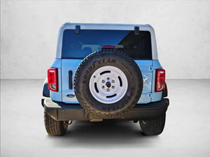 Vehículo Utilitario Todoterreno 4x4 de Estilo Retro 2025 con Características Modernas - Product Image 3