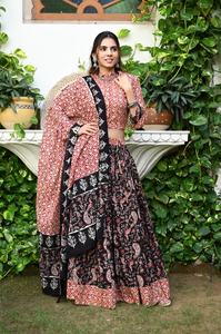 Conjunto de Lehenga Choli de Algodón 100% Pintado a Mano para Mujer - Ropa de Playa Tradicional Ligera con Protección Solar de Secado Rápido para Festivales - Product Image 3