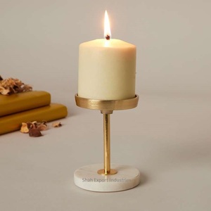 Bougeoir de pilier en métal doré attrayant avec base en marbre rond pour les piliers de bougie de décor de Table d'événement de fête de mariage - Product Image 1