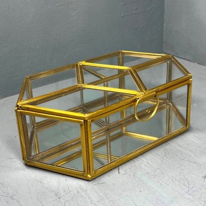 Boîte à bijoux décorative, organisateur de bijoux, finition en laiton, fabriquée en métal, verre et miroir - Product Image 4