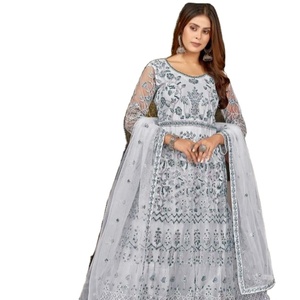 Robe longue pour femme en toile et tissu lourd, ornée de broderies en forme de diamant et de filet papillon, vente en gros - Product Image 2