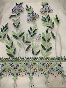 Tissu en filet 100% soie avec broderie 3D perlée à la main, dentelle de luxe tricotée, style uni pour la literie et les vêtements de mariage - Product Image 4