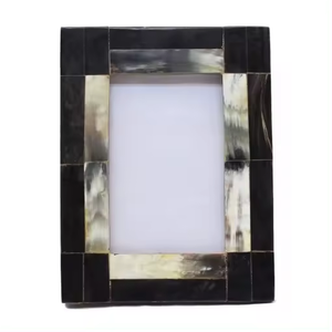 Cadre photo en MDF de nouvelle conception en deux couleurs avec incrustations d'os et de corne pour la décoration classique de la maison, de l'hôtel et du restaurant - Product Image 2