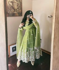 Dernier modèle de robe longue brodée de couleur orange avec dupatta pour femmes indiennes en vêtement ethnique - Product Image 5