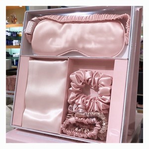 Ensemble cadeau personnalisé de luxe en soie de mûrier 100% naturelle, comprenant taie d'oreiller, masque de nuit et chouchou, 22 Momme, Grade 6A, avec emballage cadeau sur mesure - Product Image 1