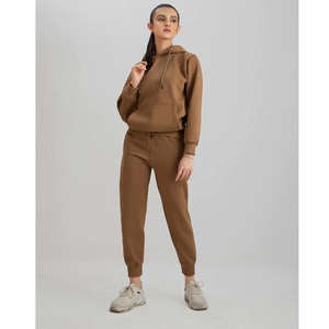 Ensemble de survêtement deux pièces en tricot décontracté de luxe pour femmes de haute qualité avec col à capuche Fabriqué au Pakistan - Product Image 2