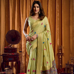 पारंपरिक भारतीय जातीय पहनने वाली महिलाओं के लिए प्रीमियम रेशम की साड़ियां - Product Image 1