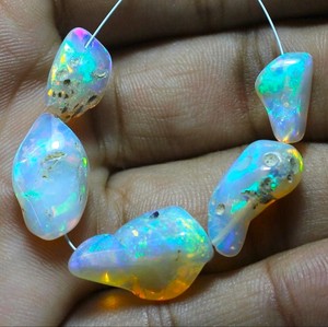 5 Piezas de Ópalo de Fuego Etíope, Piedras Preciosas Naturales en Bruto Sin Cortar de 8-18 mm con Cambio de Color, Certificadas por Terceros para la Fabricación de Joyas - Product Image 3