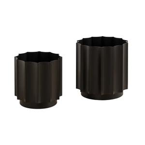 Jardinera de metal negro de diseñador elegante hecha para agregar un toque verde moderno pero clásico a decoraciones elegantes para el hogar - Product Image 3