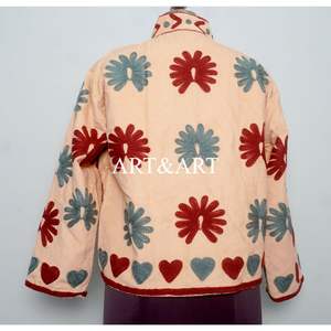 Chaqueta Acolchada de Invierno Personalizable con Bordado para Mujer, Hecha a Mano con Tela Cotrise, Cierre de Botones, Diseño Transpirable de Manga Larga - Product Image 3