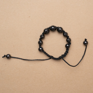 Bracelet en shungite shambhala macramé Camilla avec 8 perles rondes polies Ø 0.32 po (8mm) et 3 perles rondes polies Ø 0.39 po - Product Image 2