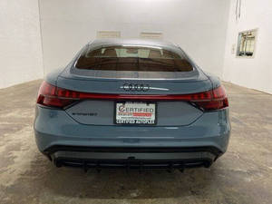 Audi e-tron GT quattro Premium Plus USADO 2024 - Product Image 2