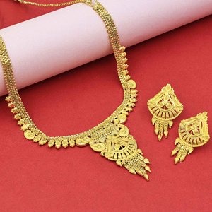 Venta al por mayor de collares cortos chapados en oro de 14K 18K 24K, joyería tradicional, collares de moda, conjunto de joyería de formación llena de oro de latón - Product Image 1
