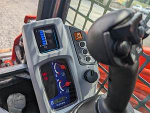 Chargeuse sur chenilles compacte haute performance 2023 Kubota SVL97-2 Skid Steer - Product Image 6