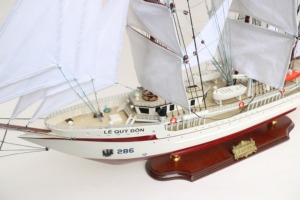 Modèle de bateau vietnamien en bois peint à la main LE QUY DON pour le Nouvel An chinois, la fête des pères, objets de collection, décoration, cadeaux originaux - Product Image 2