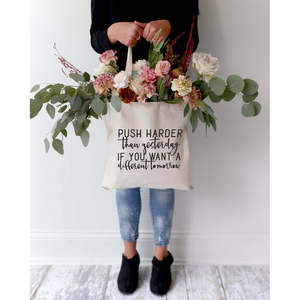 Bolso Tote de Lona para Mujer, Diseño 'Push Harder Than Yesterday', Logra un Mañana Diferente con Estilo - Product Image 3