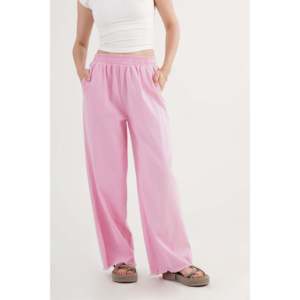 Pantalon en coton rose pour femme Lustrin, vente en gros, avec taille élastique et détail de ourlet élégant, poches latérales pour un usage décontracté - Product Image 1