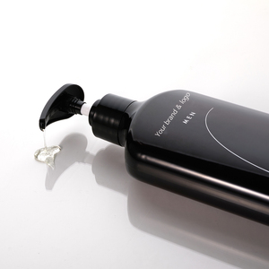 De la cabeza a los pies, una sola solución con un champú y gel de ducha todo en uno para hombres. - Product Image 3