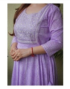 Nuevo diseño moderno tela de rayón ropa de mujer Kurti para ropa de fiesta disponible a precio al por mayor de La India - Product Image 3