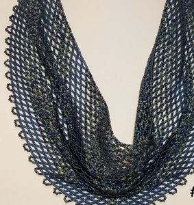 Écharpe en filet perlée à motif chevron, magnifiquement faite à la main, avec larges lignes et franges perlées, style bandana - Product Image 2