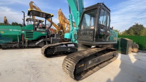 Excavatrice sur chenilles Kobelco SK300D d'occasion, bien entretenue, 30 tonnes, en stock, à vendre - Product Image 4