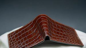 OEM Vente en gros Alligator Motif en cuir véritable Portefeuille à deux volets Porte-cartes multiples Logo personnalisé Court Longueur Imprimé Caractéristique Premium - Product Image 3