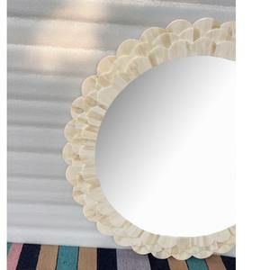 Espejo de pared con incrustaciones de hueso hecho a mano moderno de primera calidad con diseño de marco festoneado único para una decoración elegante del hogar - Product Image 5