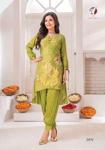 งานมือเครปหนักของนักออกแบบล่าสุดพิมพ์ชุด Kurti โดย Fab Zone - Product Image 2