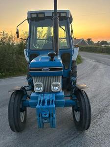 Tractor Ford 5610 Original de 70 CV para Motor de Alta Productividad, Muy Limpio, con Componentes Esenciales como Bomba y Caja de Cambios - Product Image 2