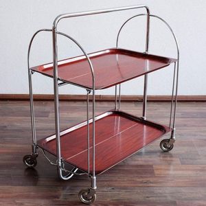 Chariot de service en métal design pour les maisons modernes avec une touche de luxe, parfait pour une présentation élégante dans la salle à manger - Product Image 1