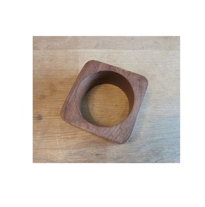 Anneaux de serviette en bois classiques faits à la main, parfaits pour les tables à manger raffinées, les occasions festives, les fêtes, les hôtels, les restaurants et les maisons - Product Image 3