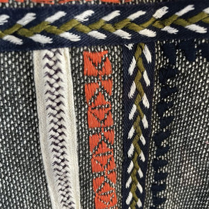 Sudadera de Invierno para Mujer, Tejido Suave Premium, Diseño de Patrón Único, Gris Texturizado, con Bordado 3D, Patrón Azteca Multicolor - Product Image 4