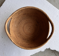Panier de rangement en rotin fait main personnalisable avec logo, fabrication vietnamienne, lot de 5, en bambou et osier, idéal pour la cuisine et les aliments.