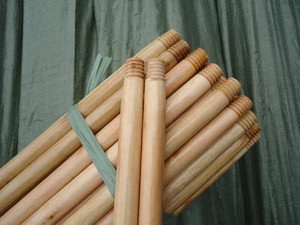 Mango de Escoba de Madera de Eucalipto Premium - Superficie Pulida y Lisa, Resistente y Sostenible - Product Image 2