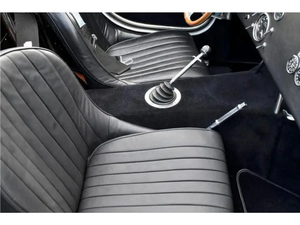 SUV Clásico de 2 Puertas, Año 2024, Interior de Cuero, Motor V8 de Alto Torque, Emisiones Euro V, Transmisión Automática - Product Image 4