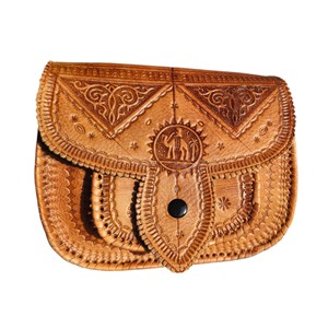 Sac à bandoulière en cuir véritable marocain, artisanal et gravé à la main, de la collection Atlas Heritage Vintage - Product Image 5