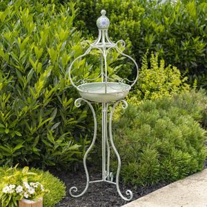 Bebedero para pájaros de metal, elemento de jardín resistente a la intemperie diseñado para resistir condiciones adversas mientras apoya las necesidades de hidratación de la vida silvestre. - Product Image 1
