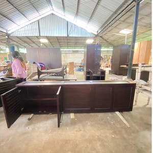 ตู้ติดผนังไม้สักเนื้อแข็งเงาสูงหรูหราพร้อมประตูบานเกล็ดและชั้นเก็บของเฟอร์นิเจอร์วิลล่า - Product Image 2