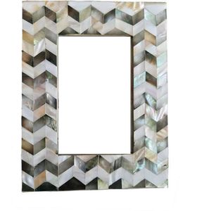 Cadre photo léger fait à la main avec incrustation de nacre et motif floral, par ARTWORK MAESTRO, provenant de l'Uttar Pradesh - Product Image 3